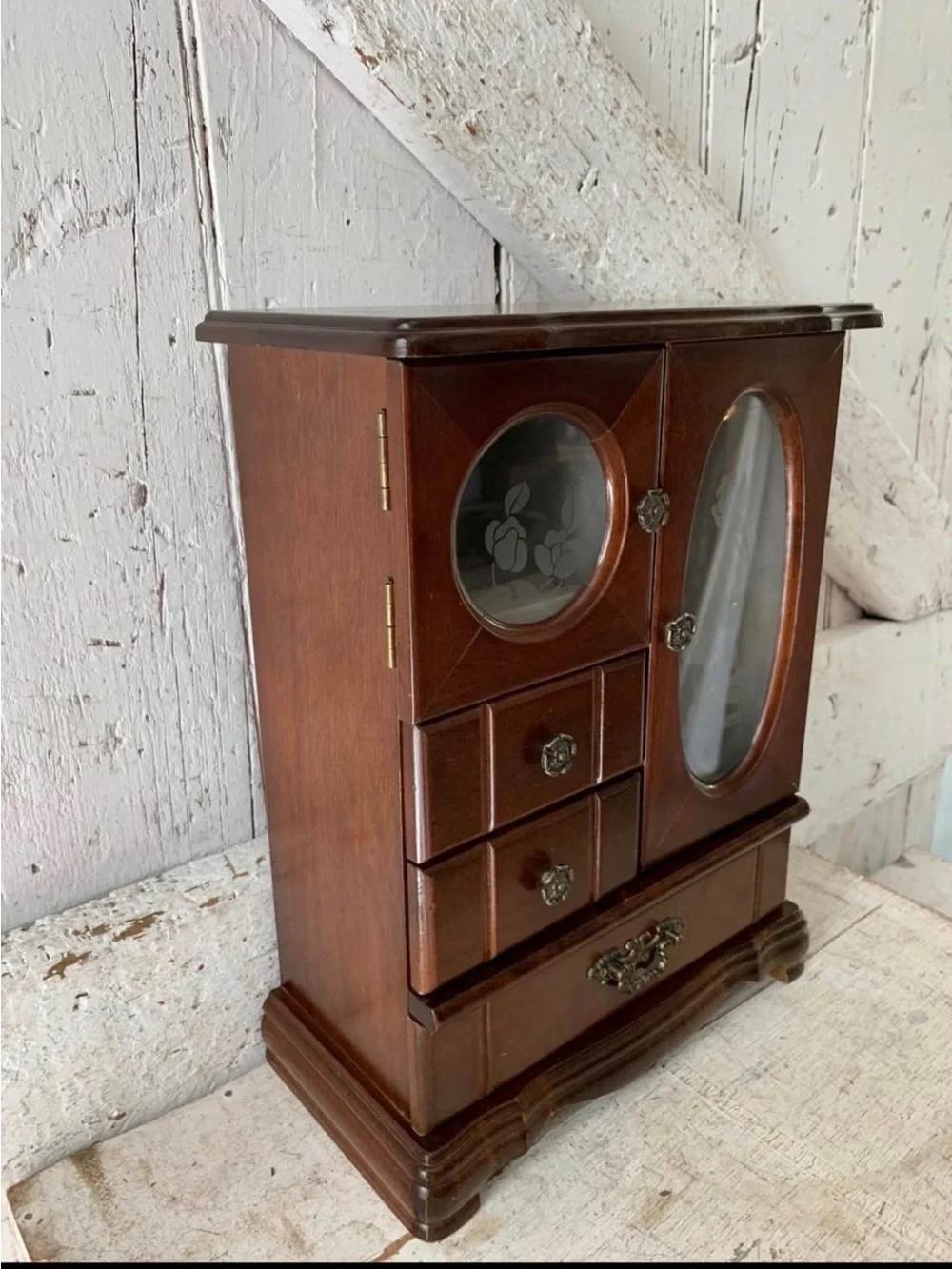 Vintage compact wooden